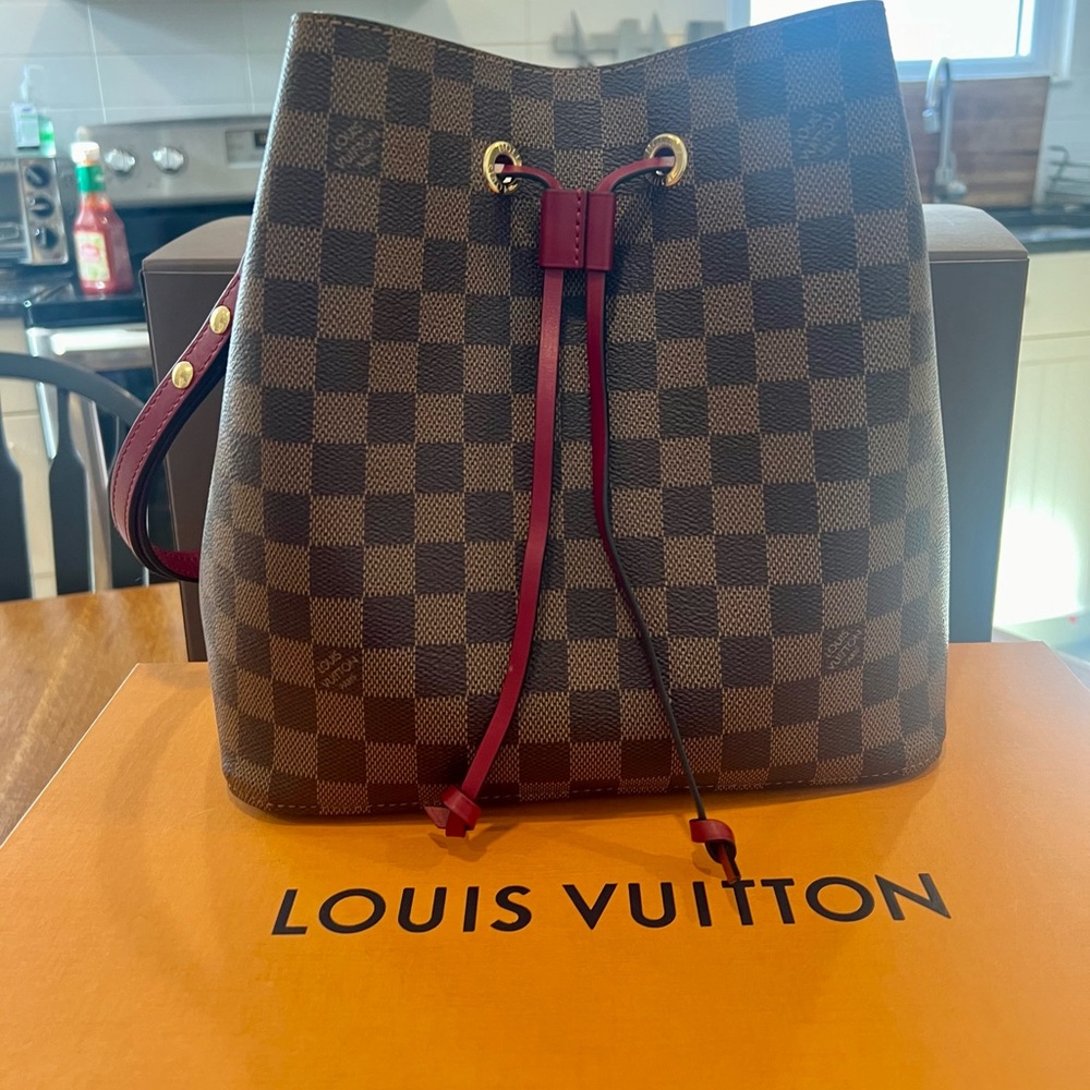 LOUIS VUITTON Damier Ebene Neonoe MM Cherry Berry EUC